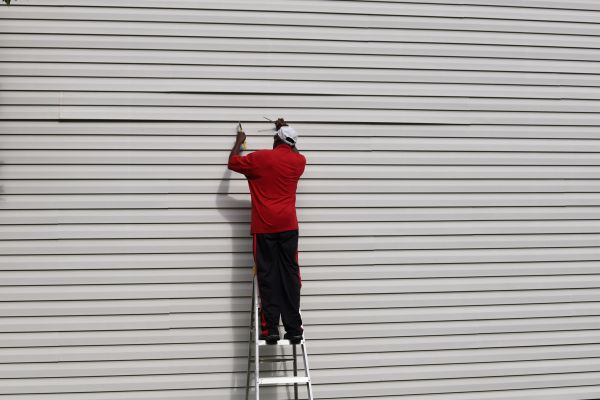 Loose Siding Repair in Baytown