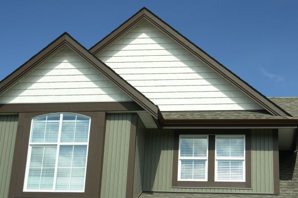 Vertical Vinyl Siding Repair in Baytown